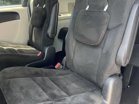 Used 2015 Dodge Grand Caravan SE image 15