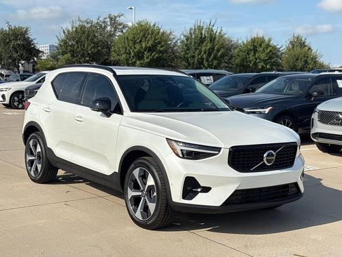New 2026 Volvo XC40 B5 Plus w/ Protection Package Premier image 4