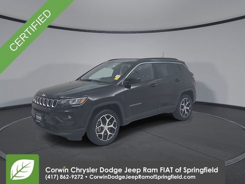 Used 2024 Jeep Compass Latitude image 7