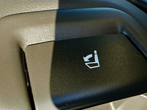 Used 2024 Volvo XC90 B5 Core w/ Climate Package image 13