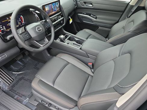 New 2026 Nissan Pathfinder SL image 16