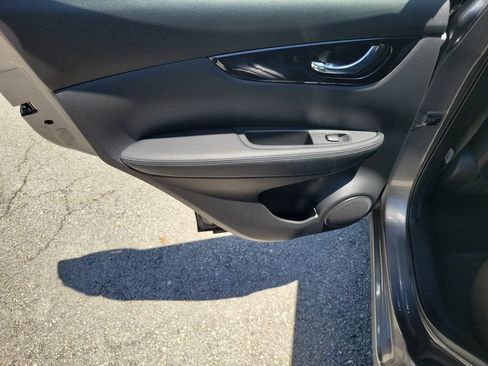 Certified 2020 Nissan Rogue Sport SV FWD image 16