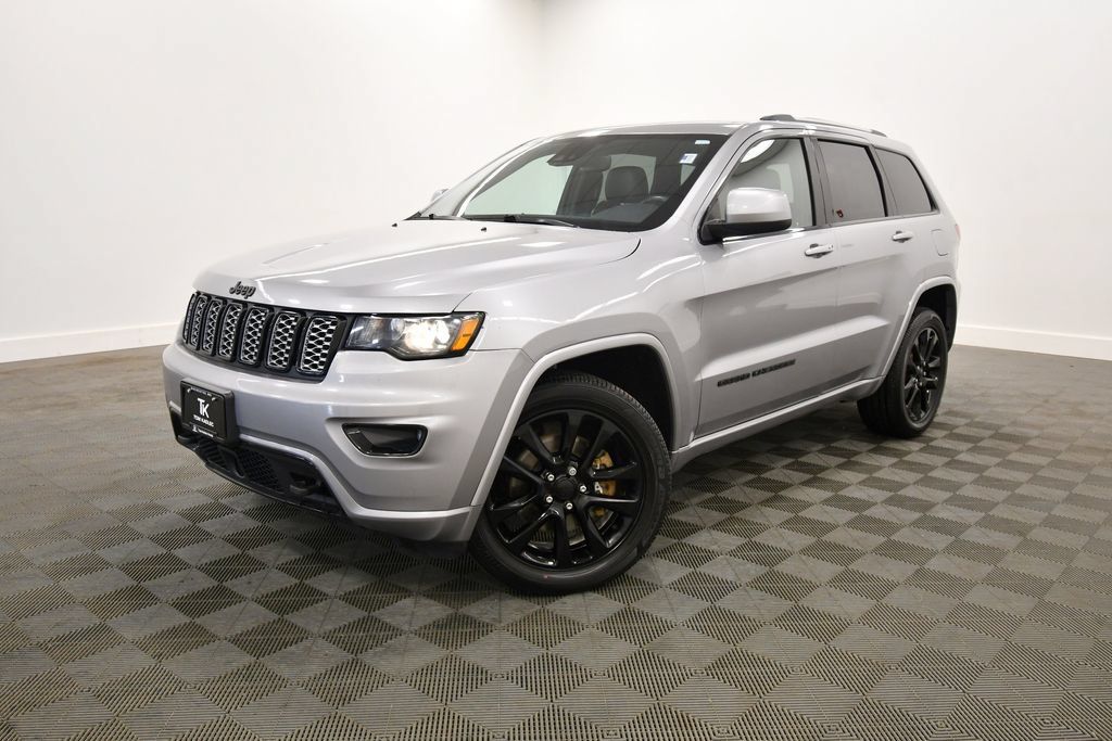 Used 2021 Jeep Grand Cherokee Altitude AWD/4WD image 2