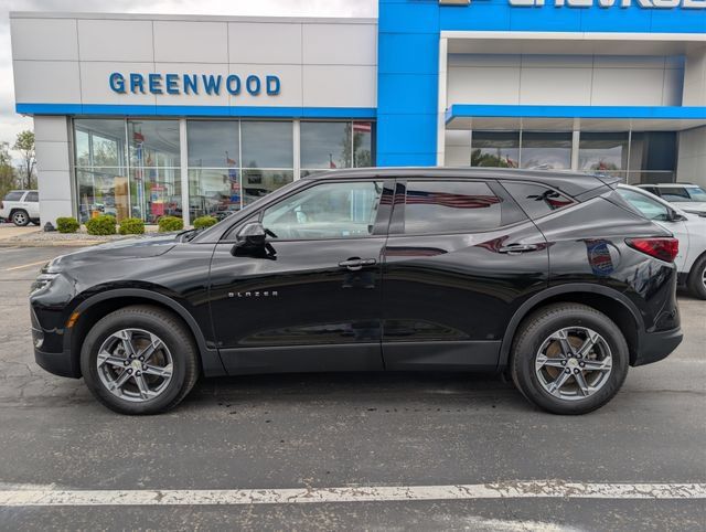 Used 2023 Chevrolet Blazer LT w/ Driver Confidence Package FWD image 2