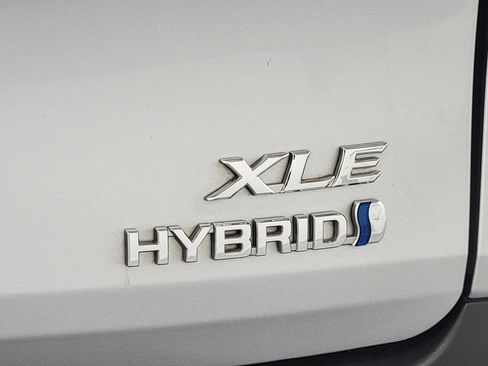 Used 2023 Toyota Sienna XLE w/ XLE Plus Package AWD/4WD image 10