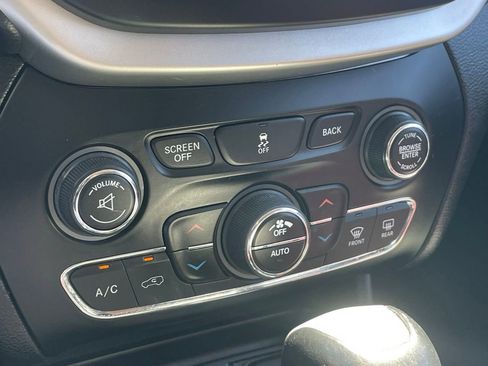 Used 2014 Jeep Cherokee Limited w/ Technology Group image 7