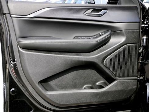 New 2025 Jeep Grand Cherokee L Laredo image 16