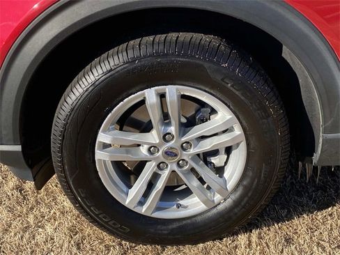 Certified 2022 Ford Explorer XLT w/ Equipment Group 202A image 14