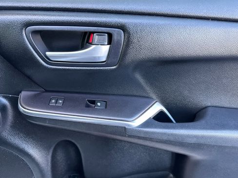 Used 2016 Toyota Camry SE FWD image 18