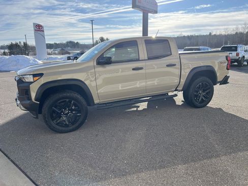 Used 2024 Chevrolet Colorado Trail Boss w/ Technology Package image 11