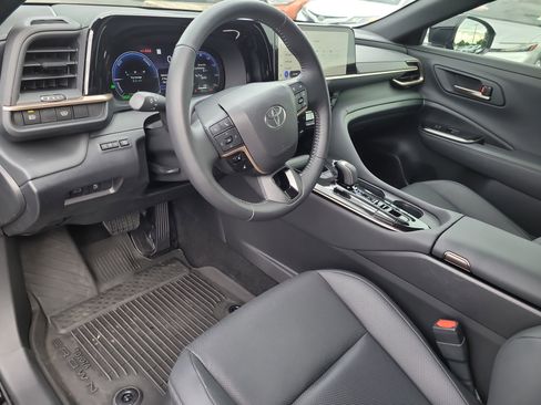 Used 2025 Toyota Crown XLE image 17