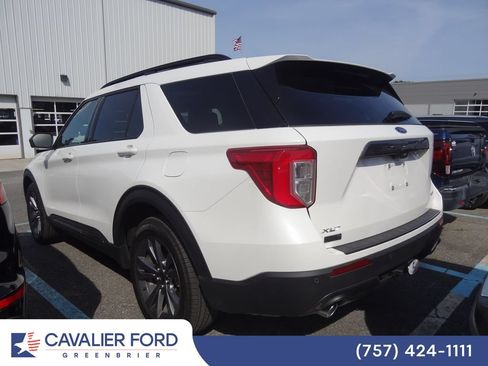 Used 2023 Ford Explorer XLT w/ Equipment Group 202A AWD/4WD image 4