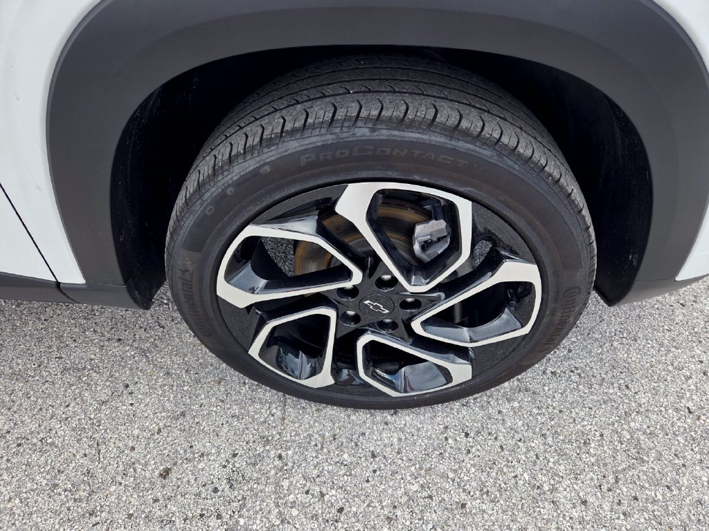 Used 2025 Chevrolet Trax RS w/ Driver Confidence Package FWD image 17