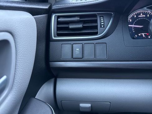 Used 2017 Toyota Camry LE image 20