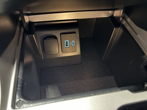 Used 2021 Ford Explorer XLT w/ Equipment Group 202A image 13