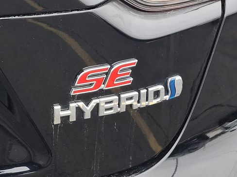 Used 2023 Toyota Corolla SE w/ SE Package image 32