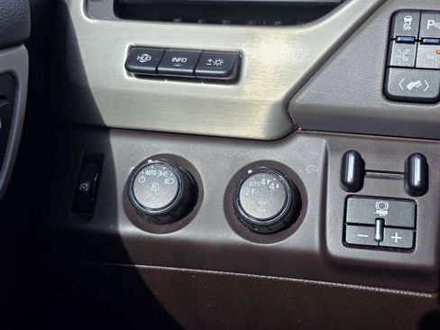 Used 2018 GMC Yukon Denali w/ Denali Ultimate Package image 12