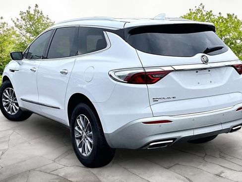 Used 2023 Buick Enclave Essence image 11