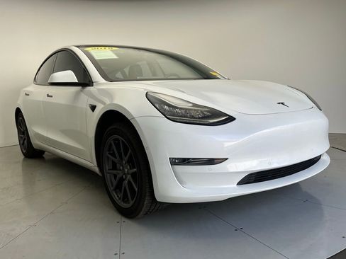 Used 2018 Tesla Model 3 Mid Range image 2