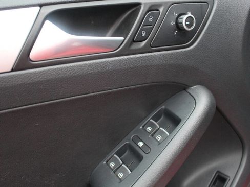 Used 2014 Volkswagen Jetta SE image 12