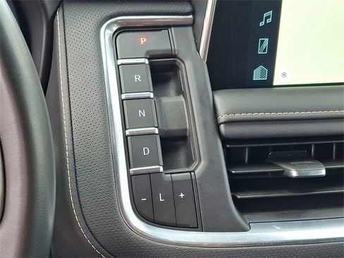 Used 2024 Chevrolet Suburban Premier image 14