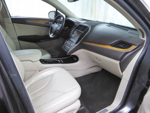 Used 2019 Lincoln MKC Select w/ Select Plus Package FWD image 23