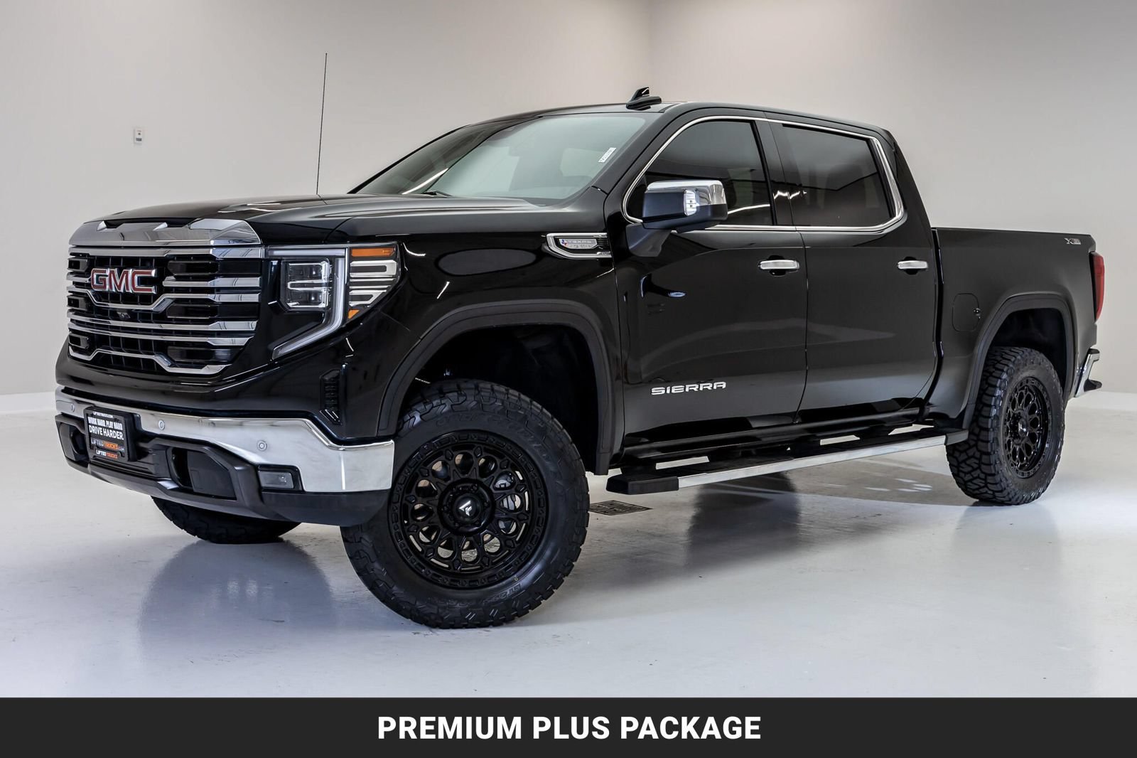 Used 2024 GMC Sierra 1500 SLT AWD/4WD image 6