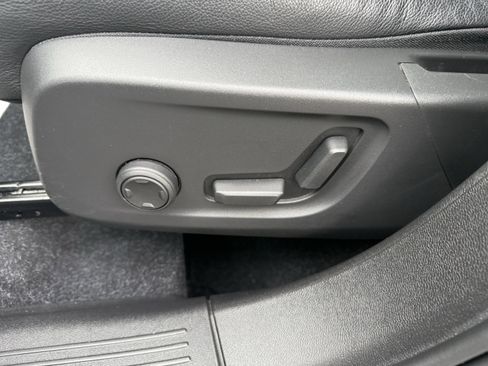 Used 2020 Volvo XC40 T5 Momentum w/ Protection Package AWD/4WD image 15