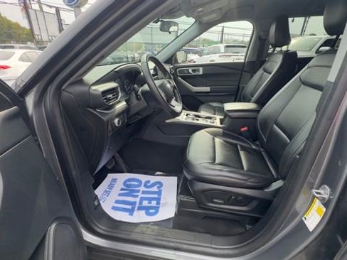 Certified 2022 Ford Explorer XLT w/ Equipment Group 202A image 19