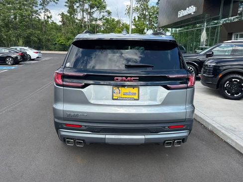 Used 2025 GMC Acadia Elevation FWD image 9