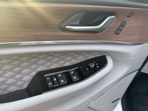 Certified 2022 Jeep Grand Cherokee Summit image 3