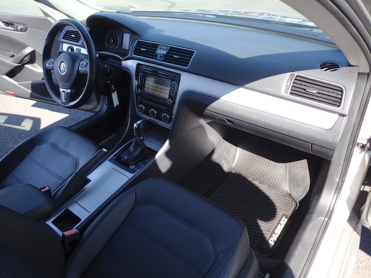 Used 2012 Volkswagen Passat 2.5 SE FWD image 12