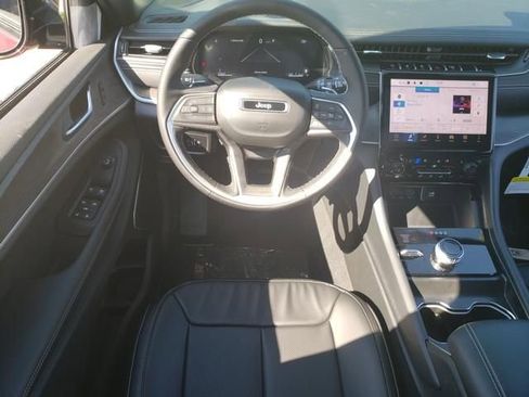 New 2024 Jeep Grand Cherokee Limited w/ Luxury Tech Group II image 16