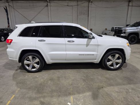 Used 2014 Jeep Grand Cherokee Overland AWD/4WD image 16
