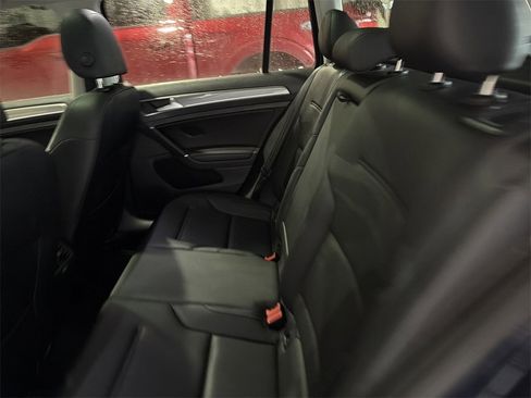 Used 2017 Volkswagen Golf Alltrack image 14