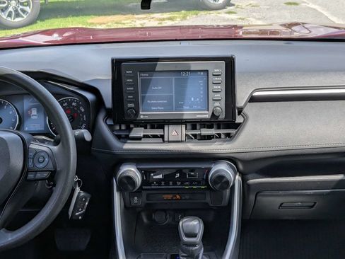 Used 2022 Toyota RAV4 LE FWD image 16