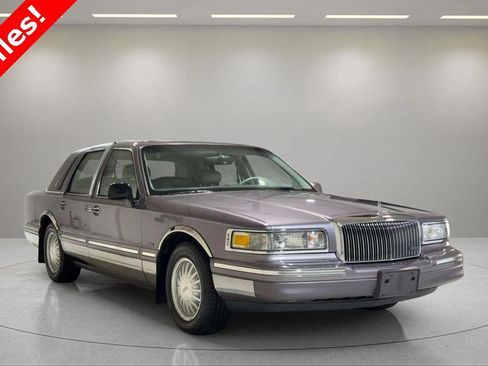 Used 1995 Lincoln Town Car Cartier image 1