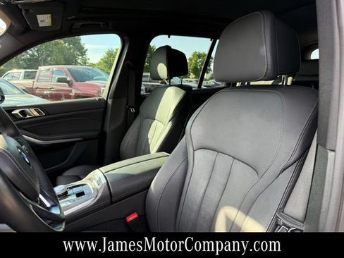 Used 2022 BMW X5 xDrive40i w/ Executive Package AWD/4WD image 13