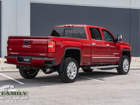 Used 2019 GMC Sierra 2500 Denali w/ Duramax Plus Package AWD/4WD image 9