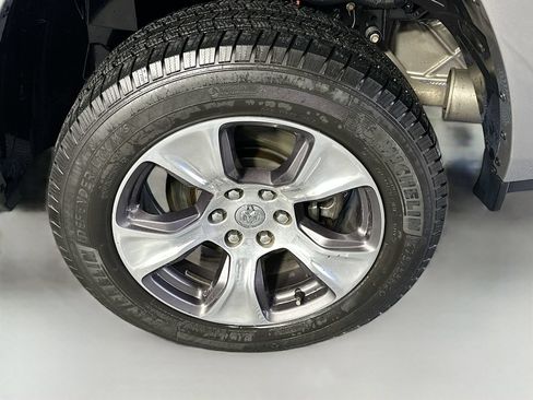 Used 2019 RAM 1500 Laramie AWD/4WD image 30
