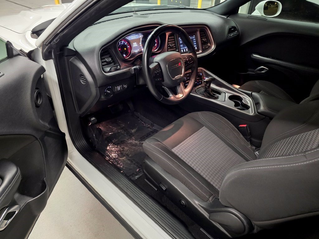 Used 2020 Dodge Challenger SXT RWD image 15