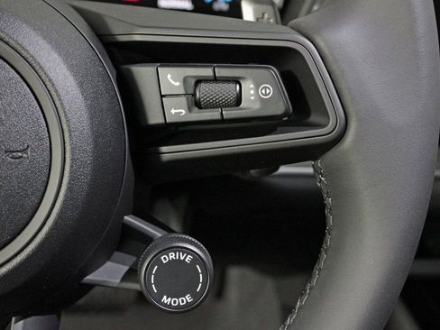 Certified 2025 Porsche Cayenne image 25