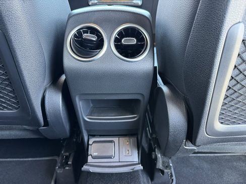 Used 2022 Mercedes-Benz GLB 250 image 9