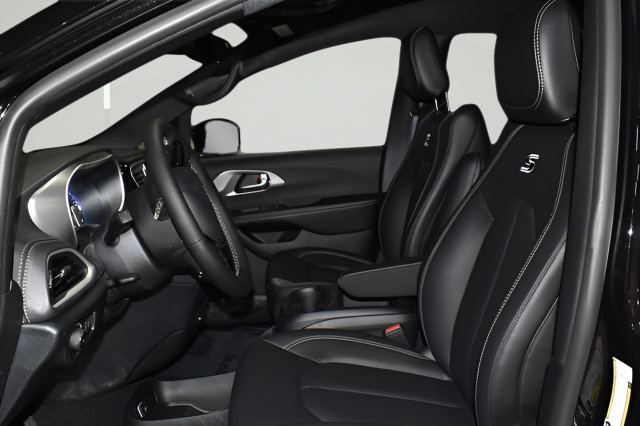 New 2026 Chrysler Pacifica Select w/ S Appearance Package FWD image 10