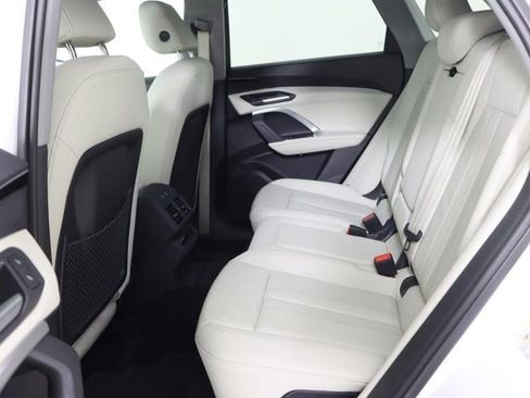 Used 2025 Audi Q5 Premium w/ Convenience Package image 15