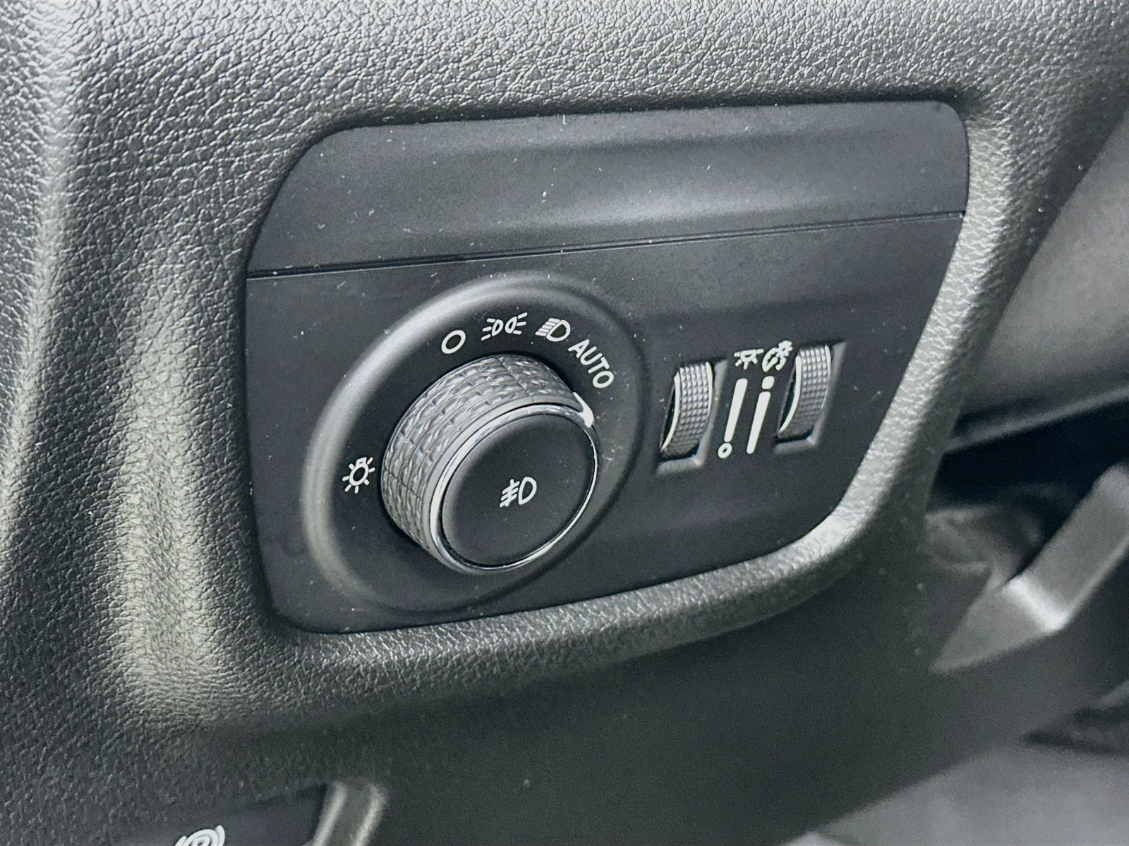Used 2023 Jeep Grand Cherokee Limited w/ Trailer Tow Prep Group (B) AWD/4WD image 10