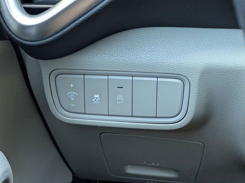 Used 2025 Kia Soul LX FWD image 22