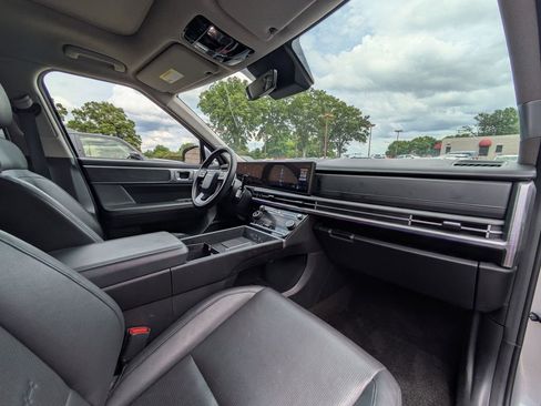 Used 2025 Hyundai Santa Fe Limited FWD image 33