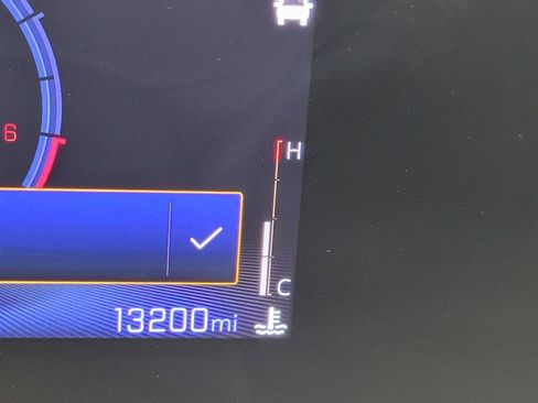 Used 2025 Chevrolet Trax LT w/ LT Convenience Package image 3