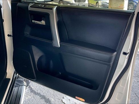 Used 2018 Toyota 4Runner SR5 AWD/4WD image 13